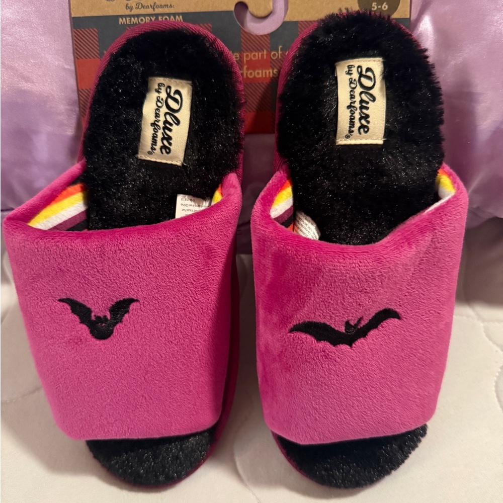Dearfoams Deluxe Fuchsia Slippers Halloween Bat slippers NWT SZ 5-6